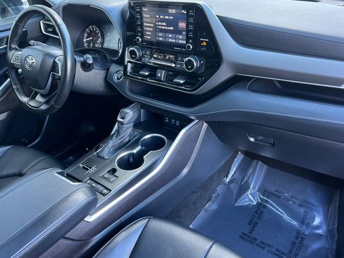 Certified 2022 Toyota Highlander XLE image 17