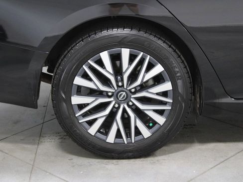 Used 2024 Nissan Altima 2.5 SV image 13