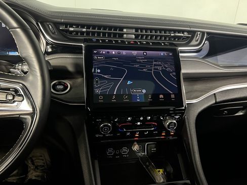 Used 2022 Jeep Grand Cherokee Overland w/ Advanced Protech Group III image 19