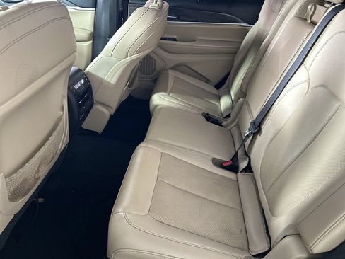 Used 2023 Jeep Grand Cherokee L Limited w/ Luxury Tech Group II AWD/4WD image 24