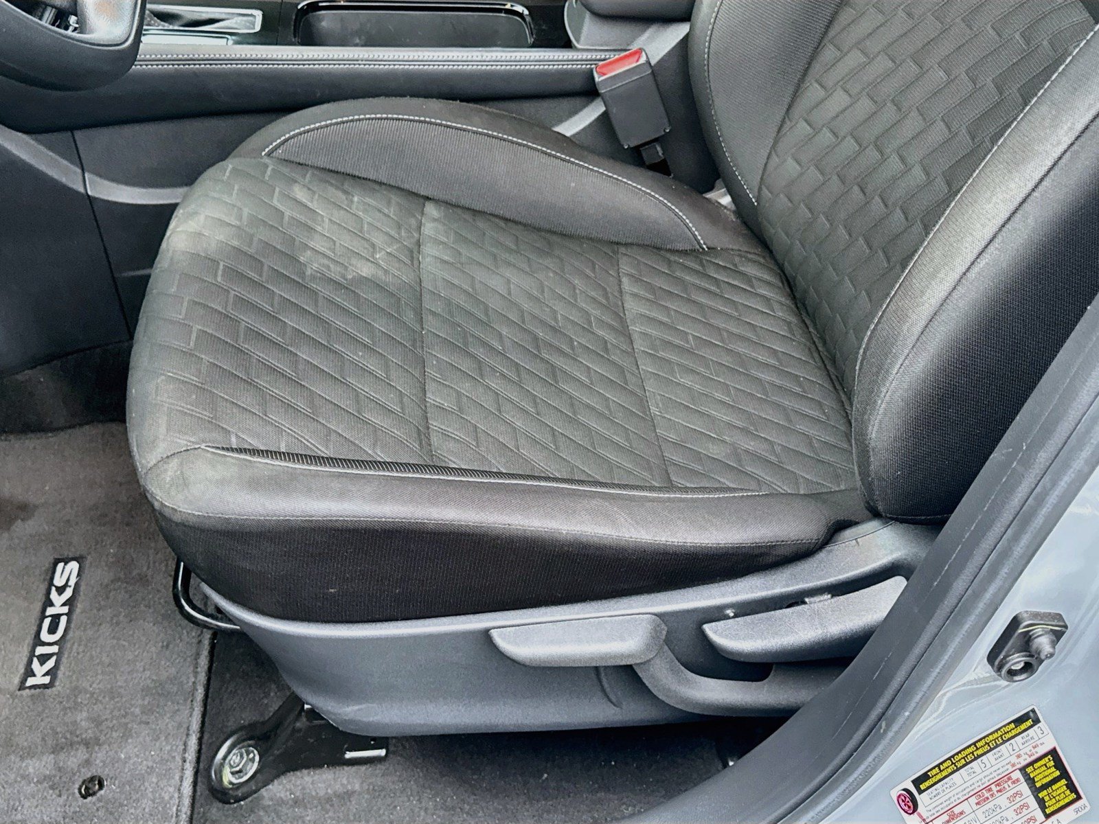 Used 2022 Nissan Kicks SV w/ Interior Electronics Package FWD image 18