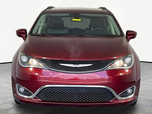 Used 2017 Chrysler Pacifica Touring-L FWD image 2