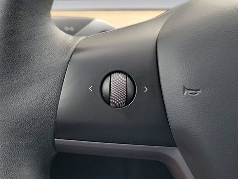 Used 2024 Tesla Model Y Long Range AWD/4WD image 26
