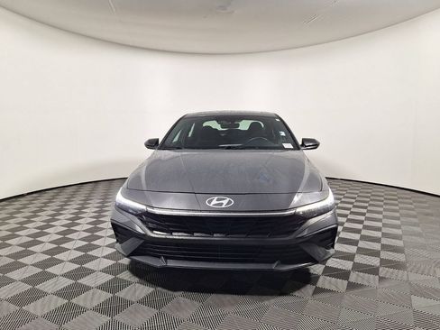 Used 2025 Hyundai Elantra Sport FWD image 2