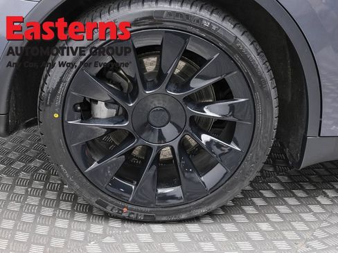 Used 2022 Tesla Model Y Long Range AWD/4WD image 24