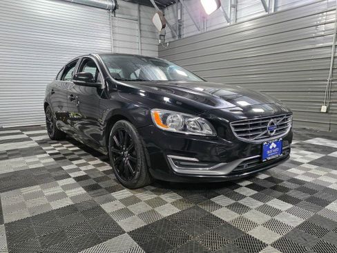 Used 2017 Volvo S60 T5 Inscription w/ Climate Package image 4