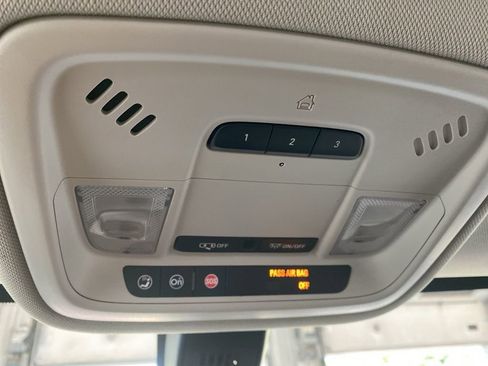Used 2018 Chevrolet Traverse LT FWD image 40