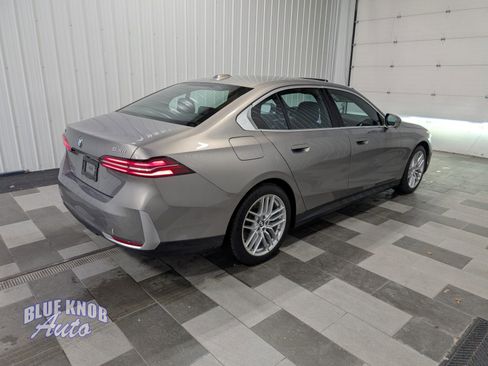 Used 2024 BMW 530i xDrive image 4