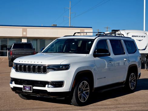 Used 2023 Jeep Wagoneer 2WD w/ Premium Group I image 7