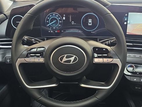 Certified 2025 Hyundai Elantra SEL image 16