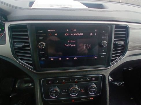 Used 2020 Volkswagen Atlas Cross Sport SE image 16