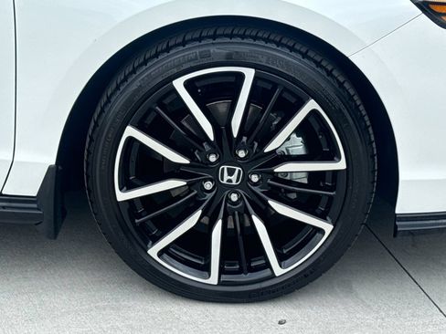 Used 2024 Honda Accord Touring image 11