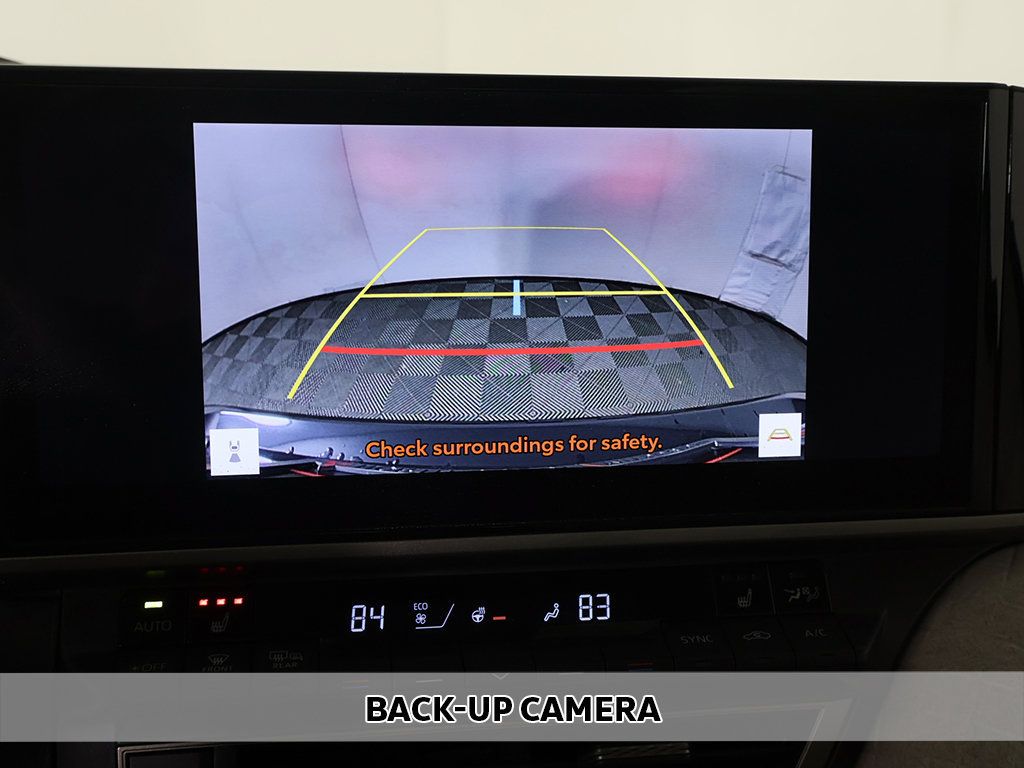 Used 2025 Toyota Camry XLE FWD image 5