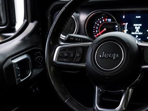 Used 2022 Jeep Gladiator Rubicon w/ Cold Weather Group image 59