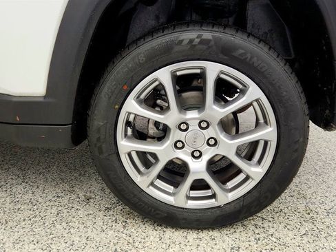 Used 2022 Jeep Compass Latitude image 9