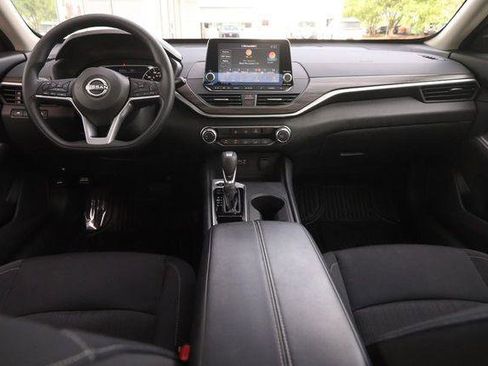 Used 2025 Nissan Altima 2.5 SV FWD image 21