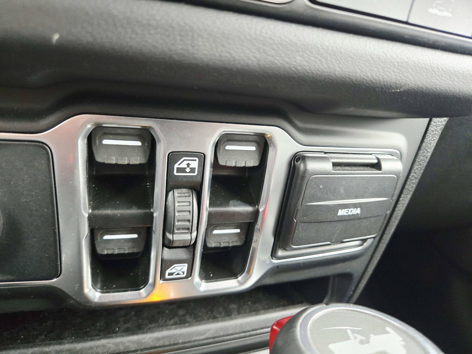 Used 2025 Jeep Wrangler Unlimited Sahara AWD/4WD image 36
