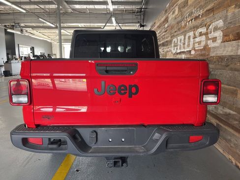 Used 2024 Jeep Gladiator Sport image 8
