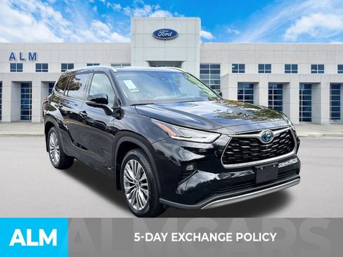 Used 2024 Toyota Highlander Limited image 3