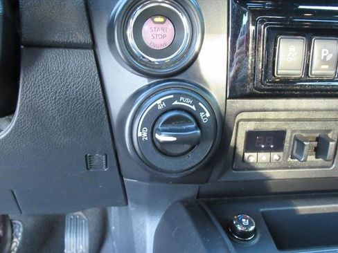 Used 2021 Nissan Titan PRO-4X w/ Pro-4x Convenience Package image 25