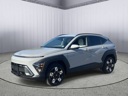 Used 2024 Hyundai Kona SEL AWD/4WD image 2