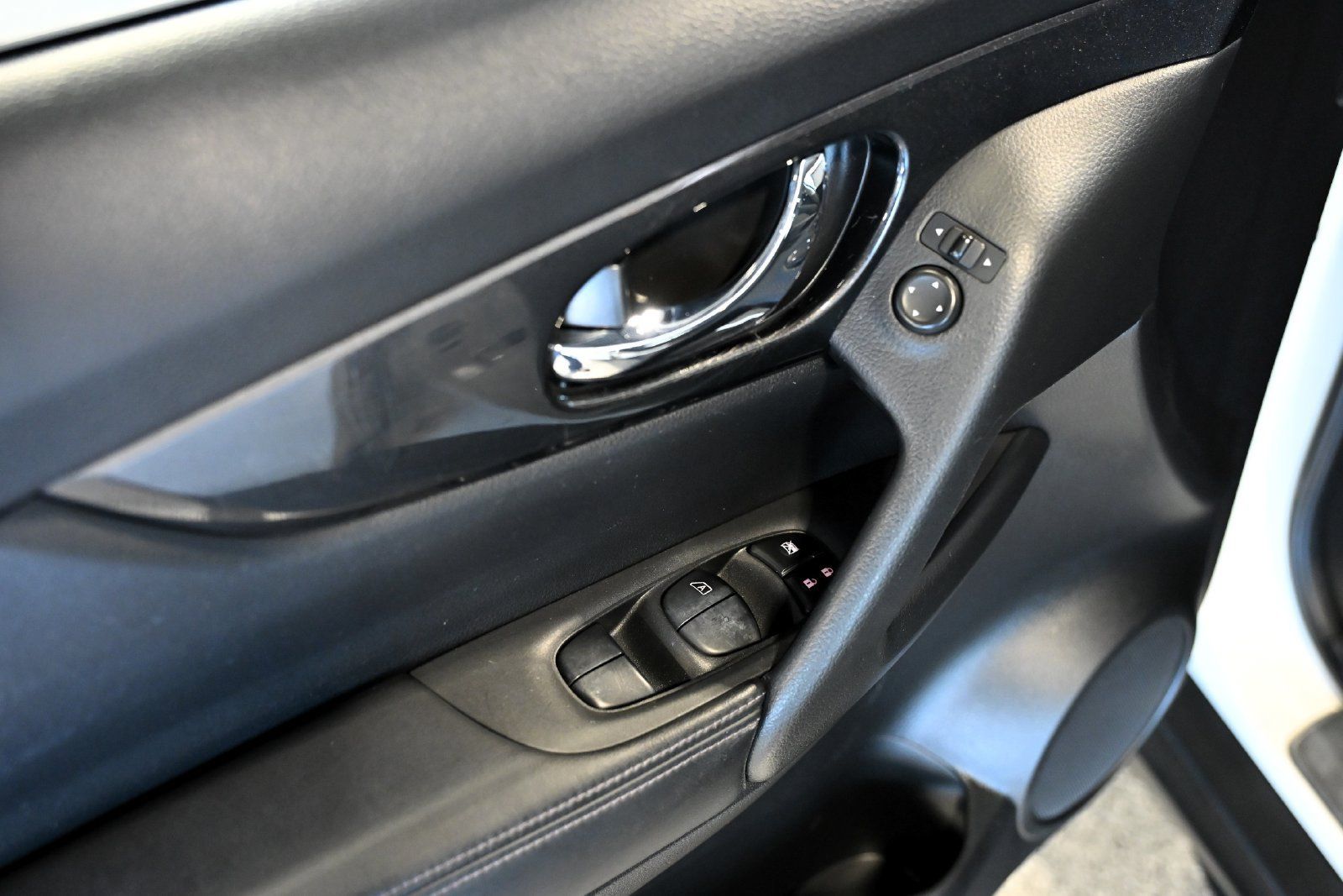 Used 2017 Nissan Rogue S FWD image 30