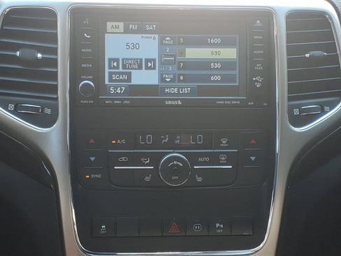 Used 2011 Jeep Grand Cherokee Laredo AWD/4WD image 6
