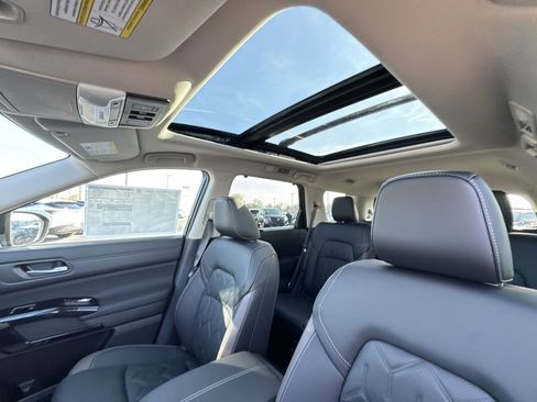 New 2026 Nissan Pathfinder Platinum image 22