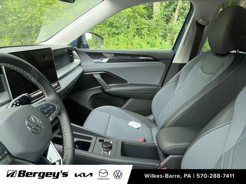 Certified 2026 Volkswagen Tiguan SE AWD/4WD image 10