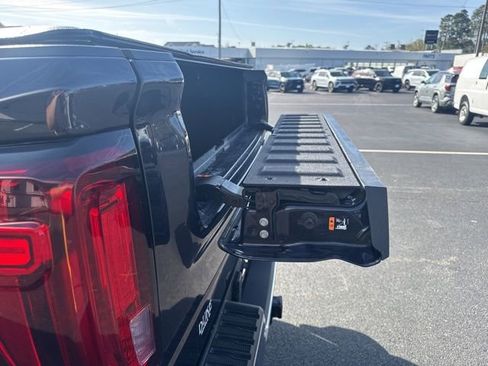 Used 2023 GMC Sierra 1500 SLT AWD/4WD image 5