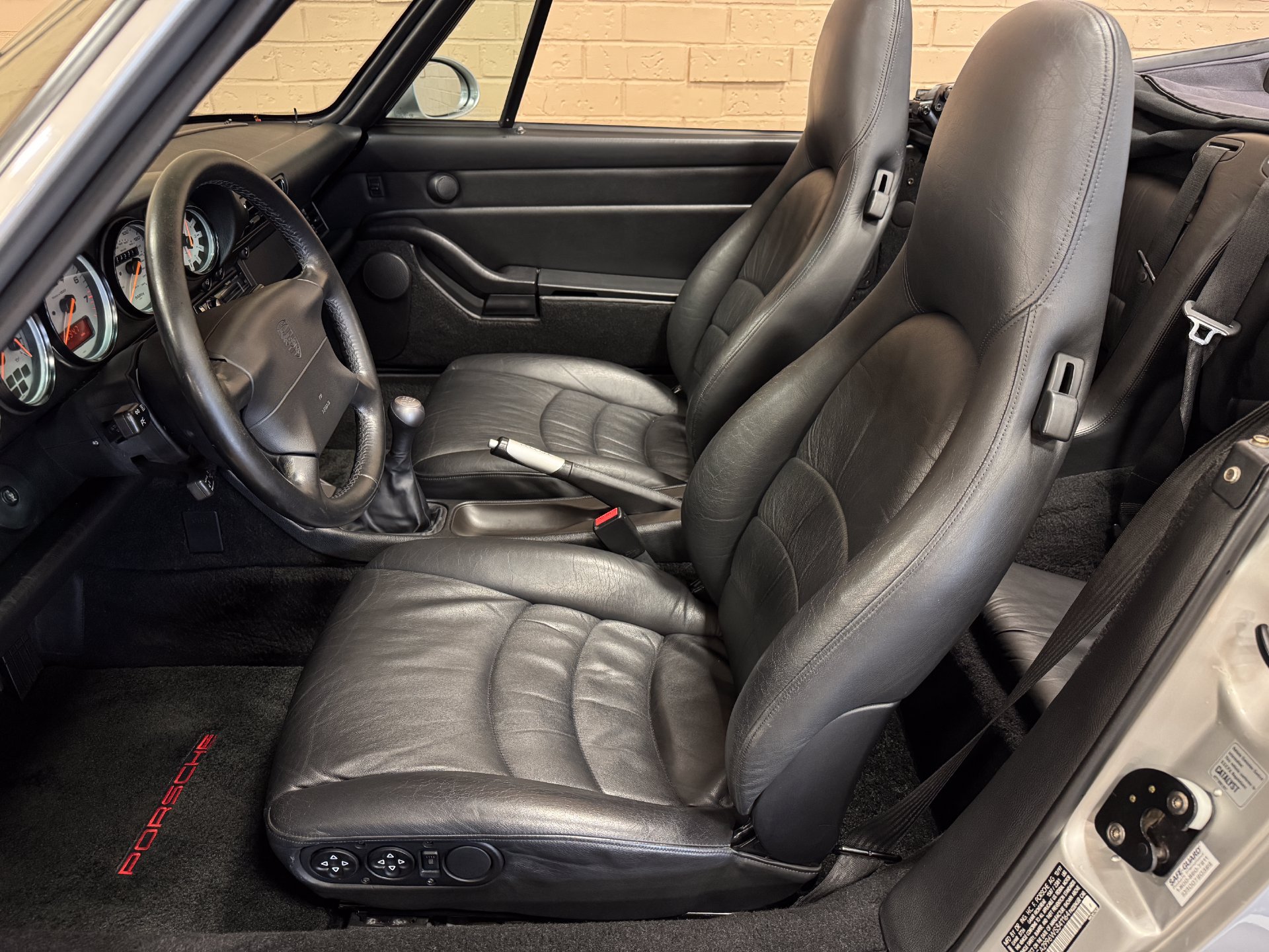 Used 1998 Porsche 911 Carrera RWD image 39