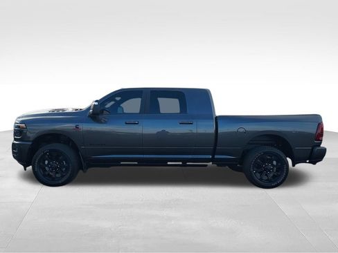 Used 2026 RAM 2500 Laramie AWD/4WD image 5