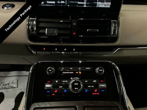 Used 2018 Lincoln Navigator Select w/ Technology Package image 33