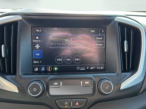 Used 2024 GMC Terrain SLT image 19