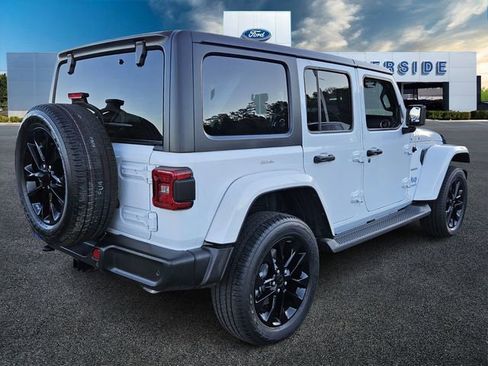 Used 2021 Jeep Wrangler Unlimited Sahara w/ Dual Top Group image 7
