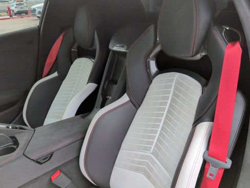 Used 2023 Chevrolet Corvette Stingray Premium Cpe w/ Z51 Performance Package image 18