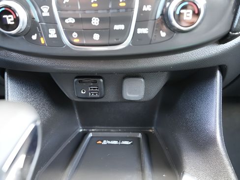 Used 2023 Chevrolet Traverse LT w/ LT Premium Package AWD/4WD image 35