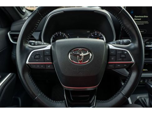 Used 2023 Toyota Highlander XSE image 24