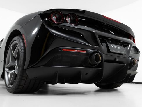 Used 2022 Ferrari F8 Tributo RWD image 18