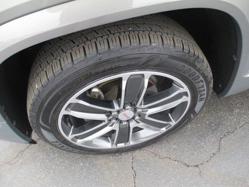 Used 2019 GMC Acadia Denali image 12