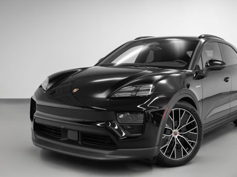 Certified 2025 Porsche Macan 4 Electric image 7