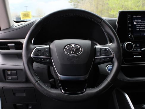 Used 2021 Toyota Highlander XLE AWD/4WD image 10