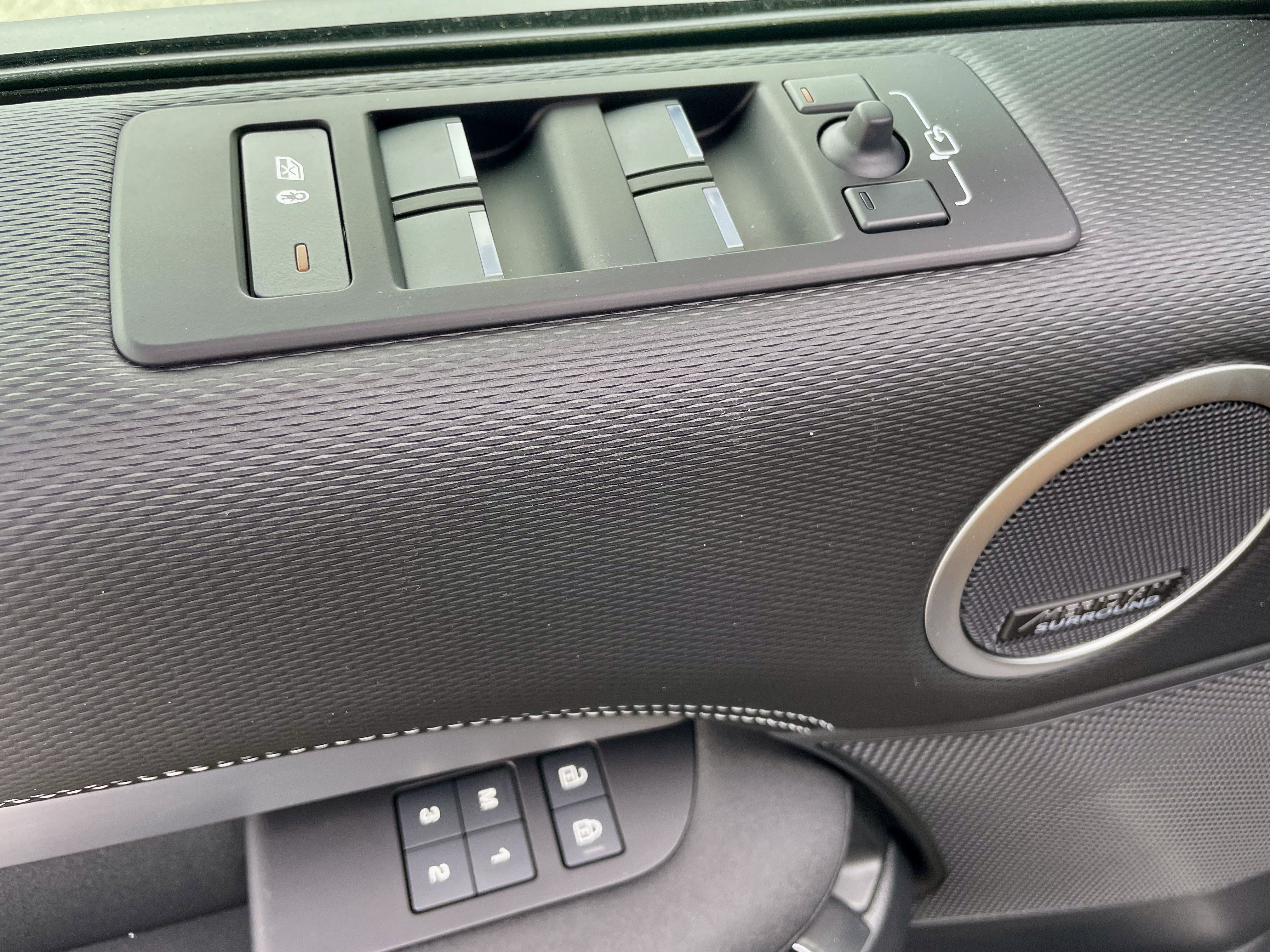 New 2026 Land Rover Discovery Limited Edition AWD/4WD image 11