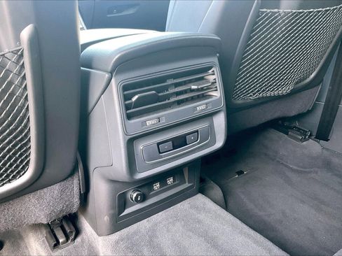 Used 2019 Audi Q8 Premium image 32