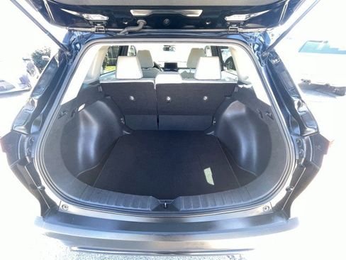 Used 2023 Toyota Corolla Cross L image 14