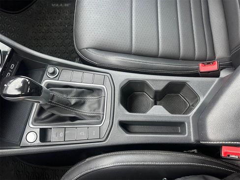 Used 2023 Volkswagen Jetta SE image 11