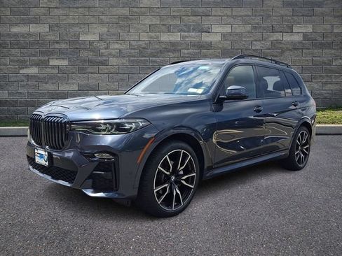 Used 2022 BMW X7 xDrive40i w/ M Sport Package AWD/4WD image 3