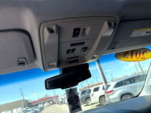 Used 2015 Cadillac Escalade Luxury image 30