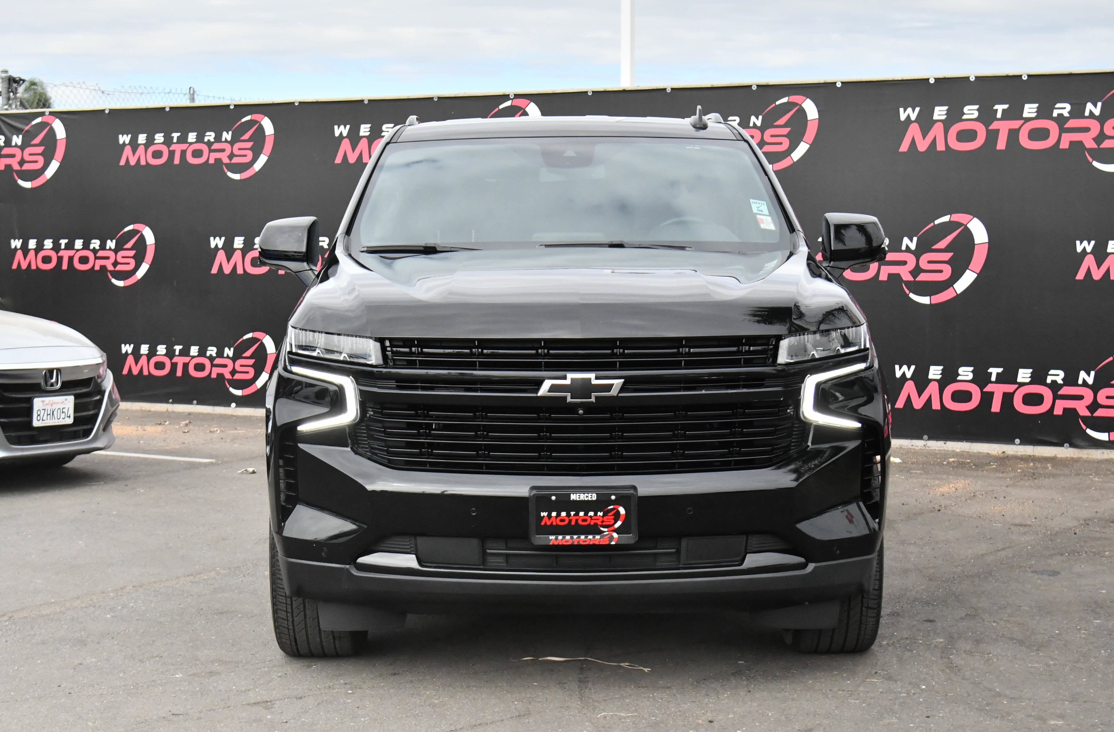 Used 2023 Chevrolet Suburban RST w/ Luxury Package AWD/4WD image 2