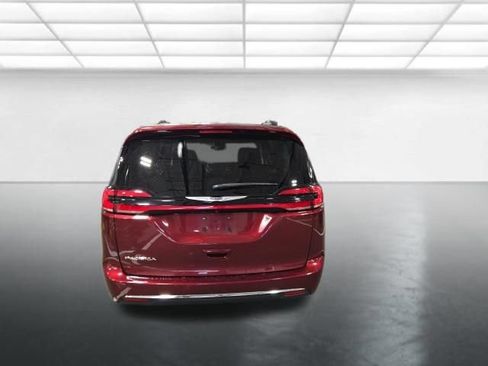 Used 2022 Chrysler Pacifica Touring-L FWD image 5